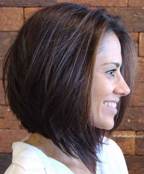 Kurze Geschichteten Haarschnitte für Frauen mit Dicken Haaren-12